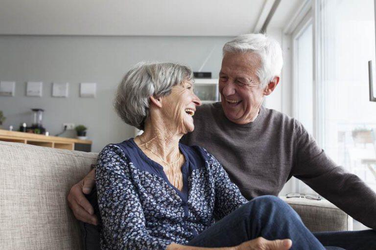 Couple de personnes âgées - donation entre époux